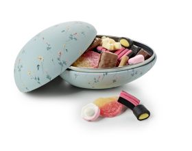 Flower garden. Easter egg metal.