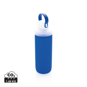 Glass water bottle with silicone sleeve blue