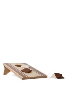 Cornhole game